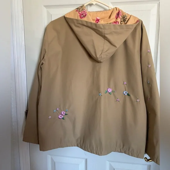 Unique tan floral embroidered jacket - Picture 2 of 4